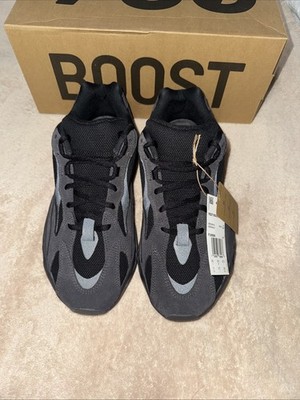 yeezy 700 black size 9