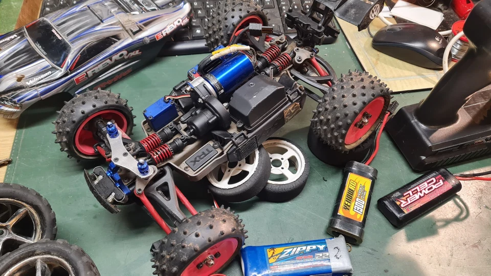 TRAXXAS E-Revo 4x4 VXL 1/16 Racing-buggy Brushless gebraucht Rennstallauflösung - Bild 4 von 4