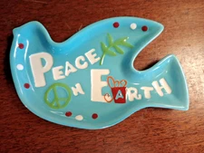Cracker Barrel Peace Love and Presents "Peace on Earth" Dish ~ Christmas