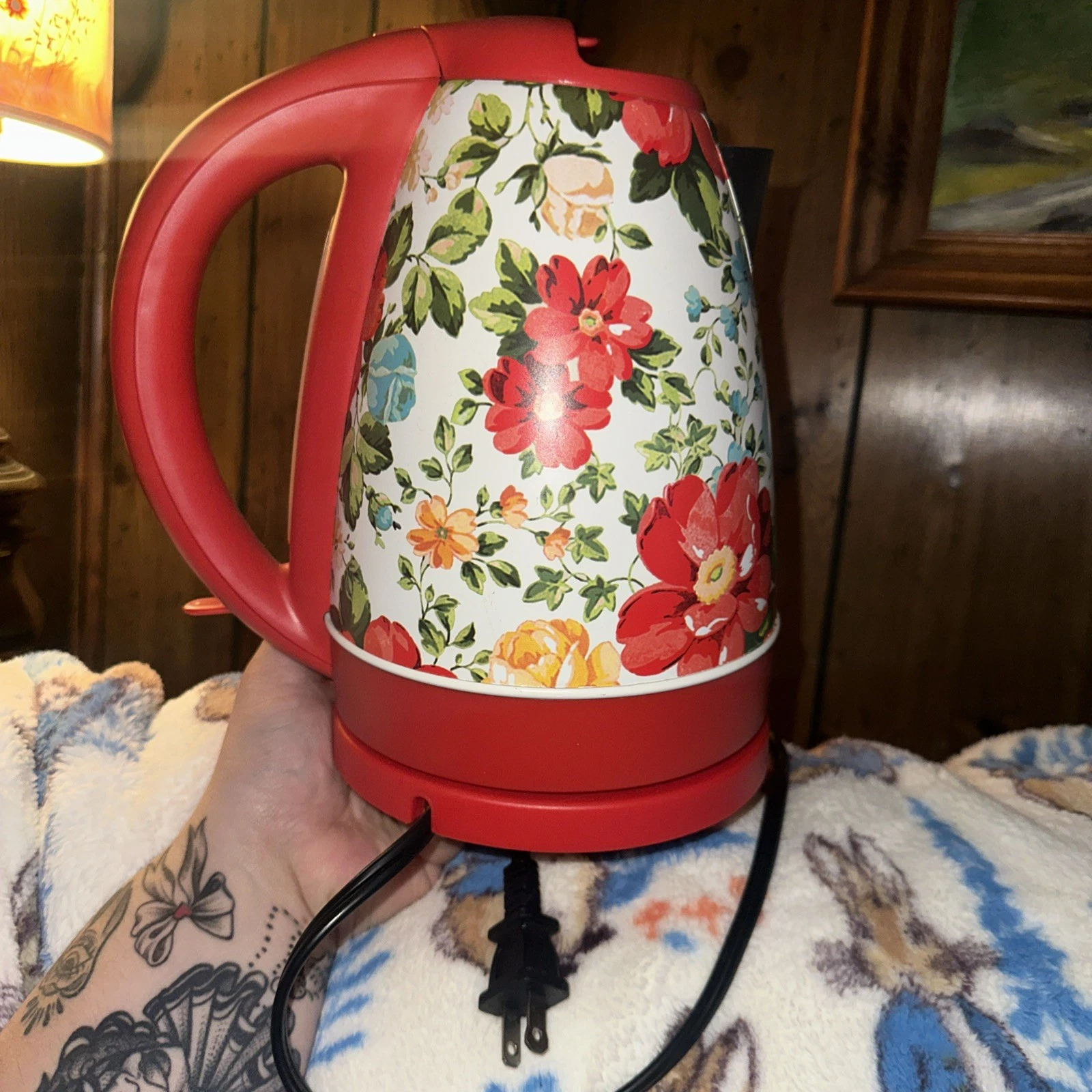Pioneer Woman Electric Kettle Red Floral Fiona 1.7-Liter With Nice! Only used 1