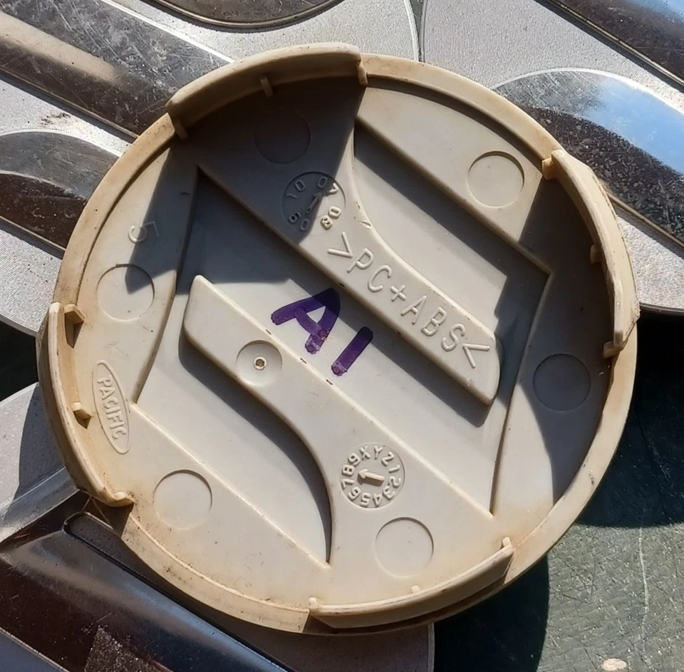 Juego de 4 tapas centrales Suzuki Grand Vitara SX4 Kizashi, 2006-2013 p/n PC+ABS A1 Foto 3 de 3