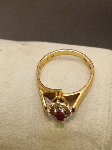 10K Yellow Gold Ruby and Diamond Ring Size 5.5 Circa 1980 - Picture 2 of 13