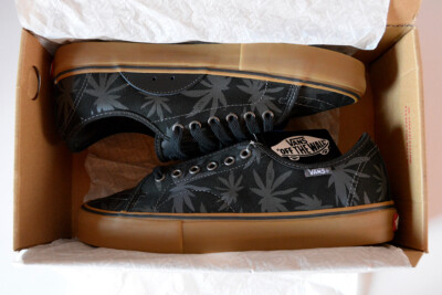 Rare VANS Black Palms Gum AV Classic Pro 10 Old Skool Doren Vault Era Style 36