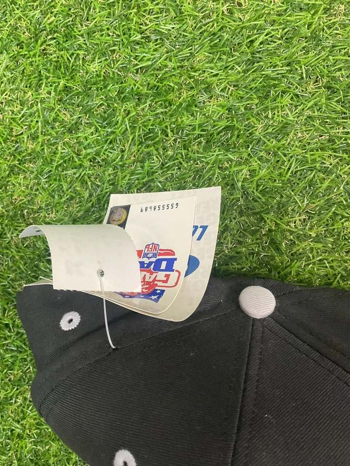 NUEVO CON ETIQUETAS De colección Raro NFL Los Angeles Raiders Logo Atlético Negro/Gris Snap Back Sombrero Foto 4 de 4