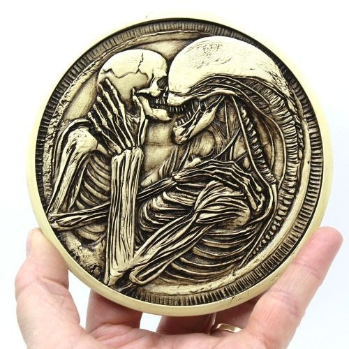 Alien Xenomorph FRIDGE MAGNET, Hunter Alien on Rock, Alien Embrace Kiss FAN GIFT - 第 4/8 張圖片