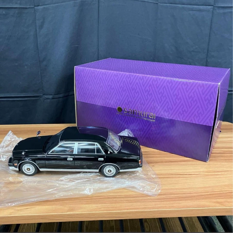 Черная модель автомобиля Kyosho Samurai 1:18 Toyota Century с коробкой Япония - Изображение 2 из 4