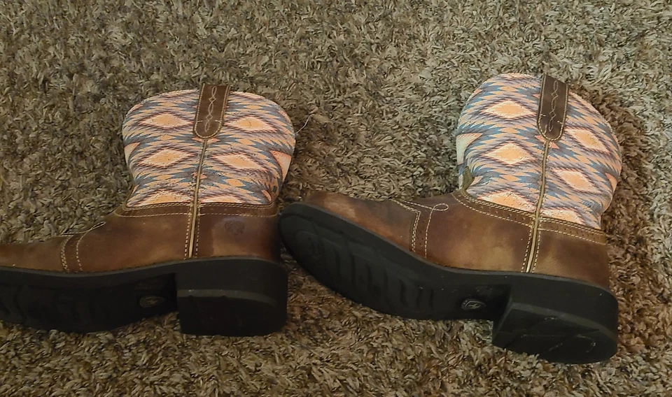 Ariat Women's Fatbaby Size 10B Herritage Western Boots  Aztec Pattern On Shaft - Image 3 of 4