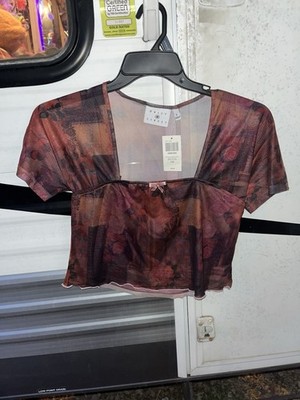 Women's Short Sleeve Crop Top With Unique Pattern Size Large Daisy Street