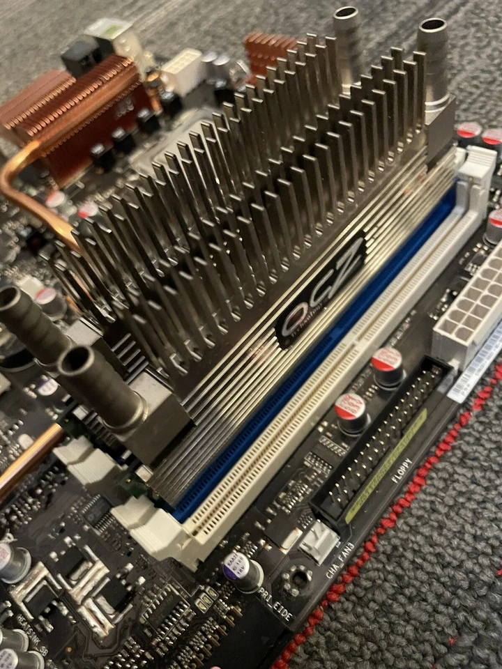 Rare Asus ROG BlitzFormula + Supreme Fx Audio+ Core 2 Quad 2.5ghz + 2GB OCZ DDR2 - Image 4 of 4