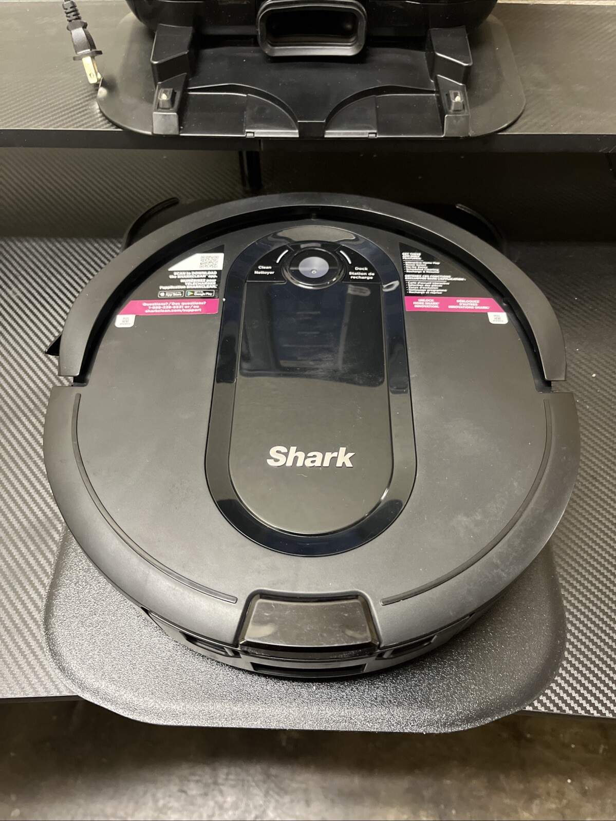 SHARK Vacuum w/ Base RV1401ZWCA-image