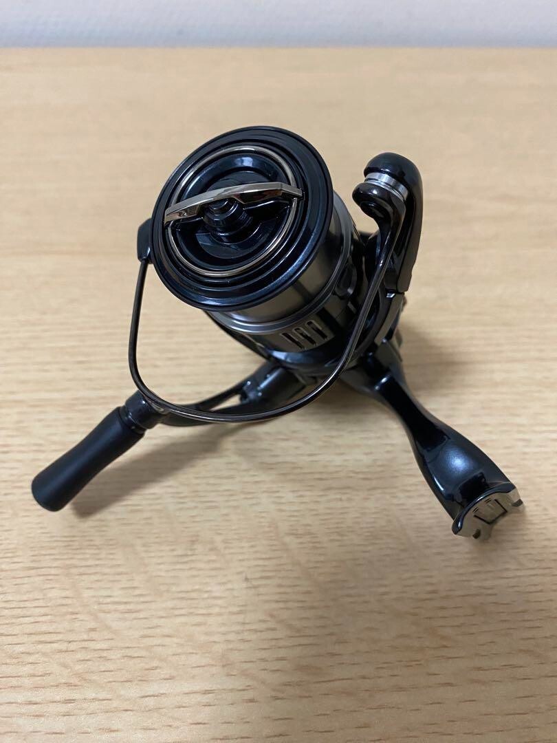 リール 19 SHIMANO Vanquish C2000SSS Shimano 19 Vanquish C2000SSS Spinning Reel Used with Box F/S