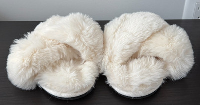 Evshine Women's Fuzzy Slippers Cross Band Memory Foam House Slippers Open Toe