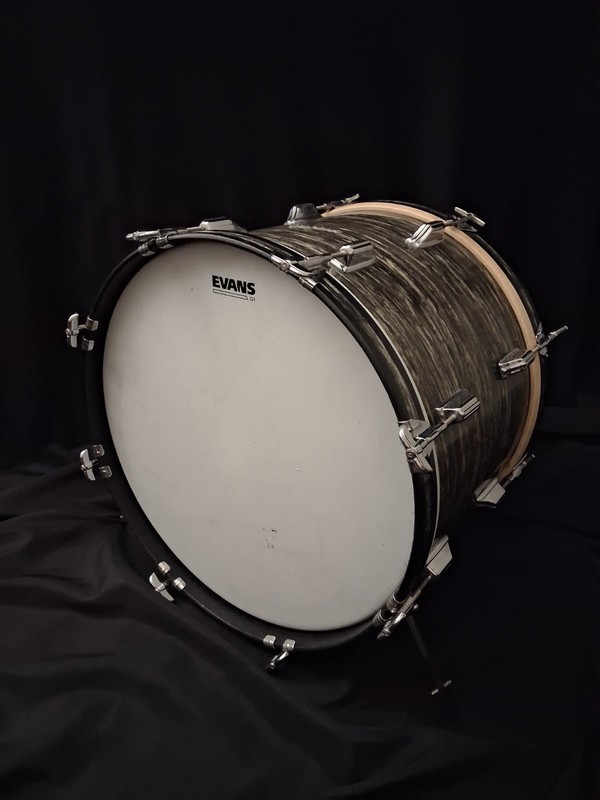 vintage rogers 20" black strada pearl bass drum