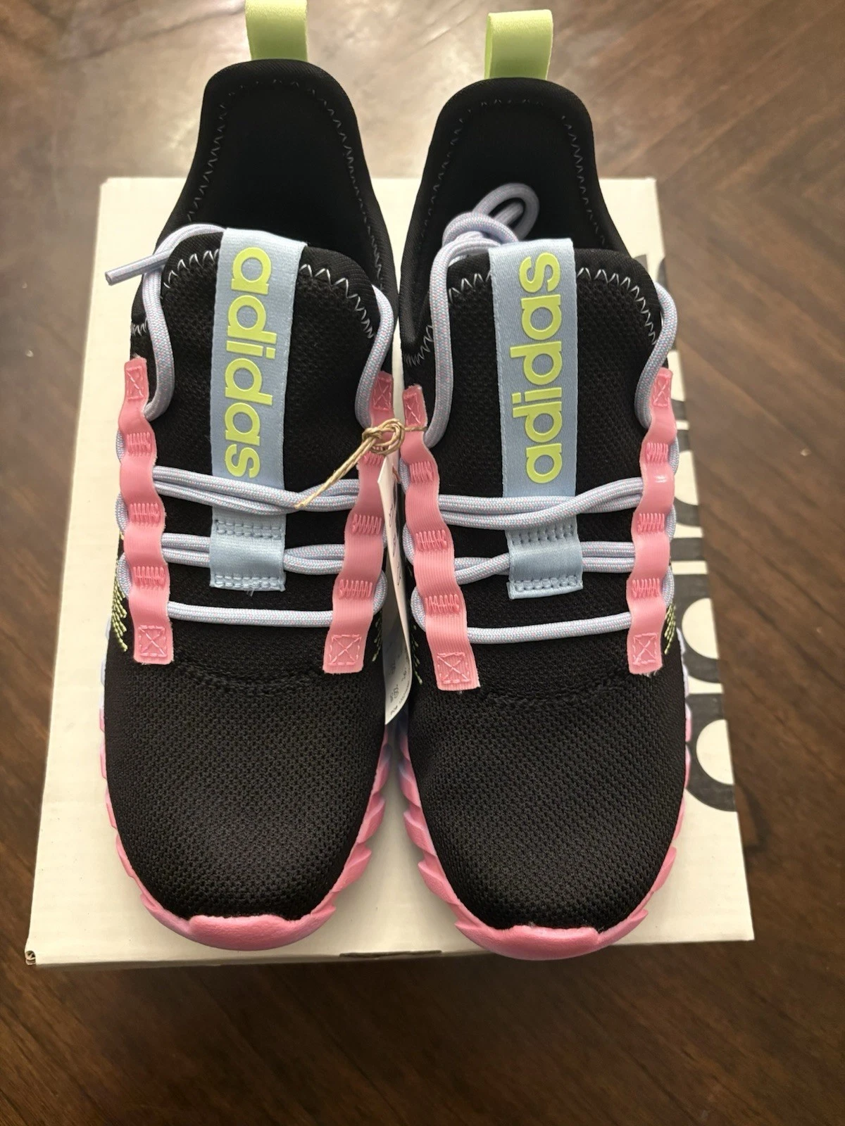 Scarpe da corsa Adidas Kapitar Flow per bambini nuove con etichette (taglia 4)