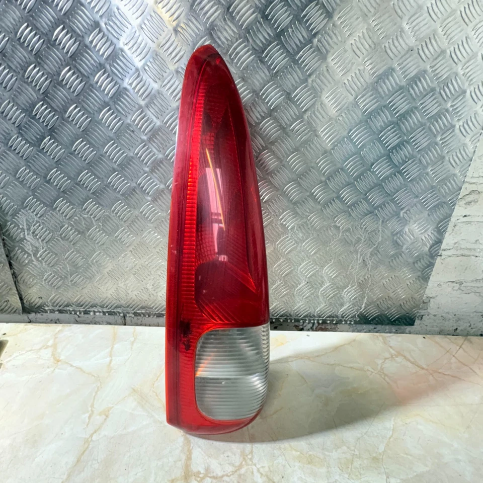 DAEWOO TACUMA GRENUINE REAR TAIL LIGHT LAMP LEFT PASSENGER SIDE - Image 3 of 4