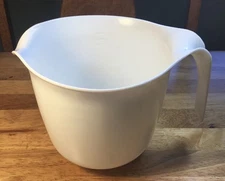 Rubbermaid #2661 Grip N Mix Batter Bowl ~ 6 Cup 1.5 Qt ~ w/Rubber No-Skid Bottom