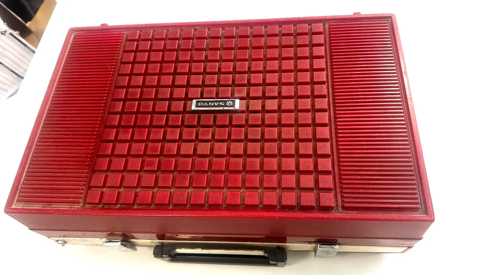 #160 Sanyo g-1219-3 portable Radio/ Portable Phono Player JAPAN 250v for parts - Image 4 of 4