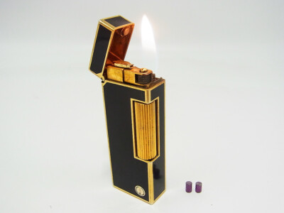 Working Dunhill Rollagas Lighter d Mark Black Lacquer Gold With 2p flint (999