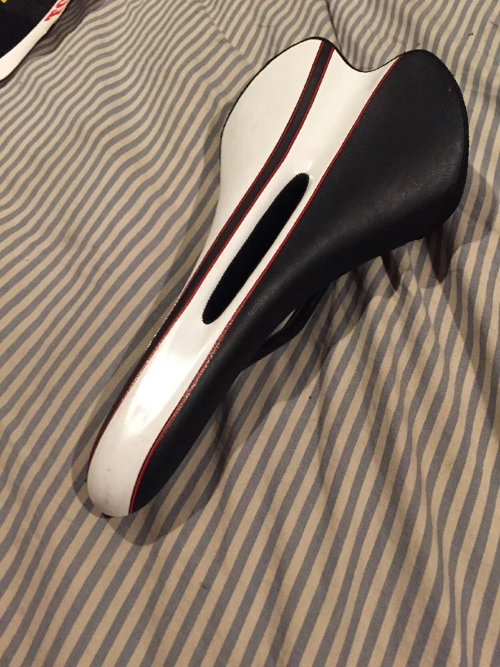 Nuevo sillín ergonómico Bell para carreras de bicicletas  Foto 2 de 4