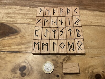 Holz Wikinger Runensteine Set 24 Stück + ein Rohling, englische Eiche