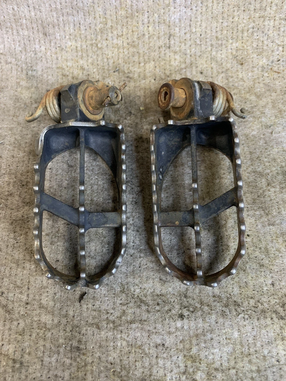2003 Yamaha YZ250F Foot Peg Set Left Right Footrests Rest Footpegs OEM Bolts YZ
