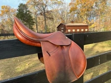 EUC Butet Saumur 17" Medium tree saddle with leathers-$3745