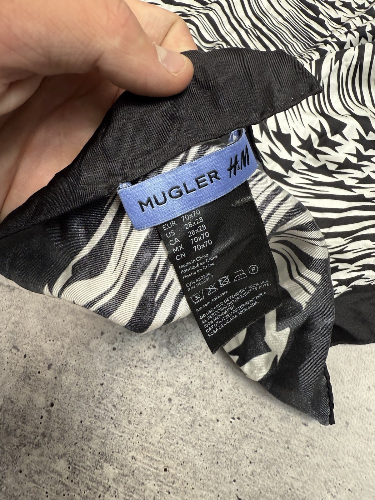 Mugler X H&M Black Swirling Star Pure Silk Square Scarf Shawl 70x70cm BNWT opium image 9