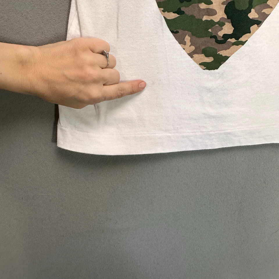 女式 Comme Des Garcons Play 短袖白色 T 恤 M 码迷彩心形 — 第 4/4 张图片