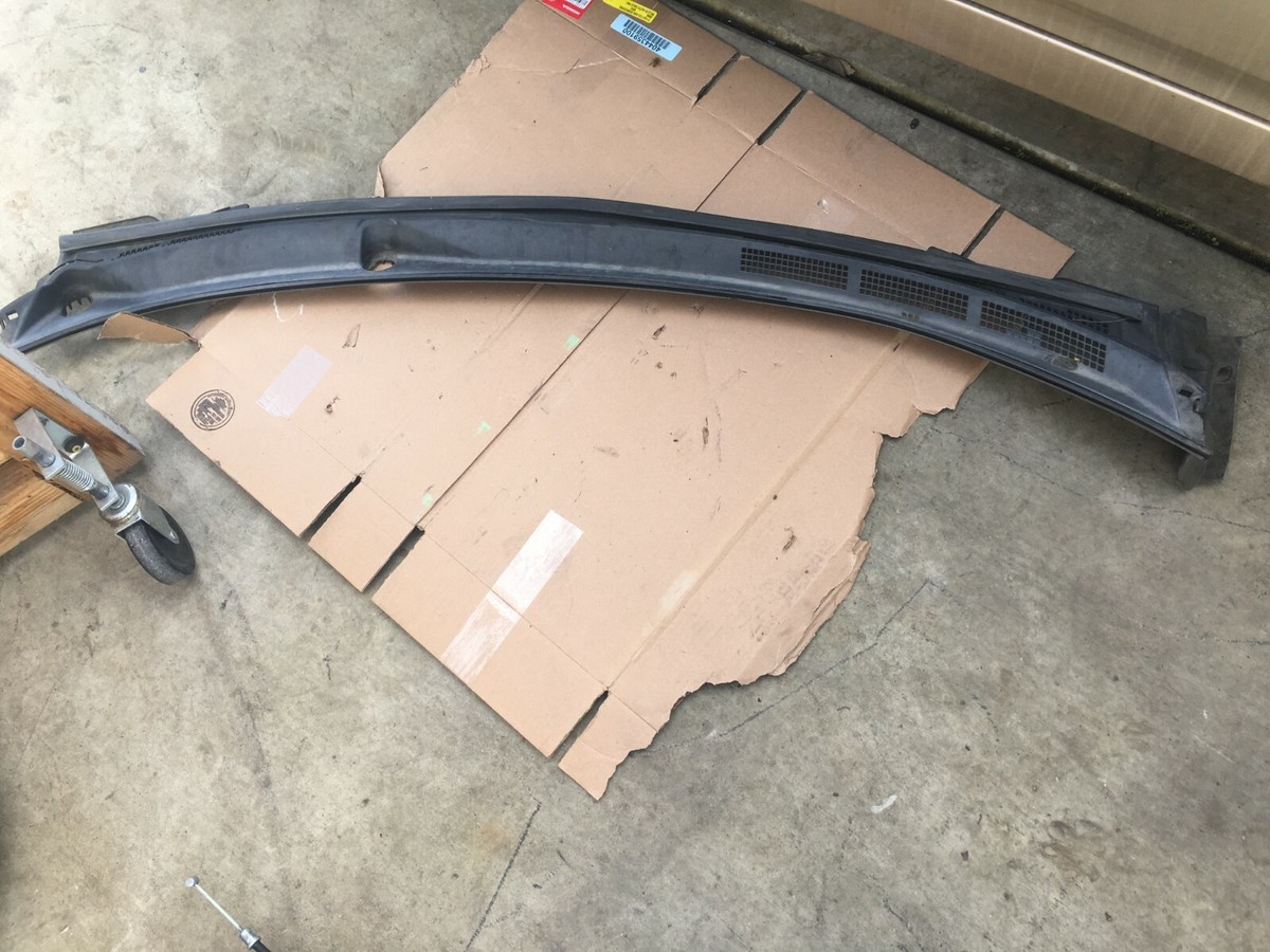 2008 MITSUBISHI LANCER GTS 2.0L WINDSHIELD WIPER COWL VENT
