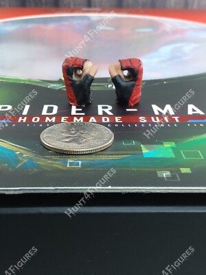 Hot Toys MMS552 Spider-Man Homemade Suit 1/6 action figure's 2 holding hands 