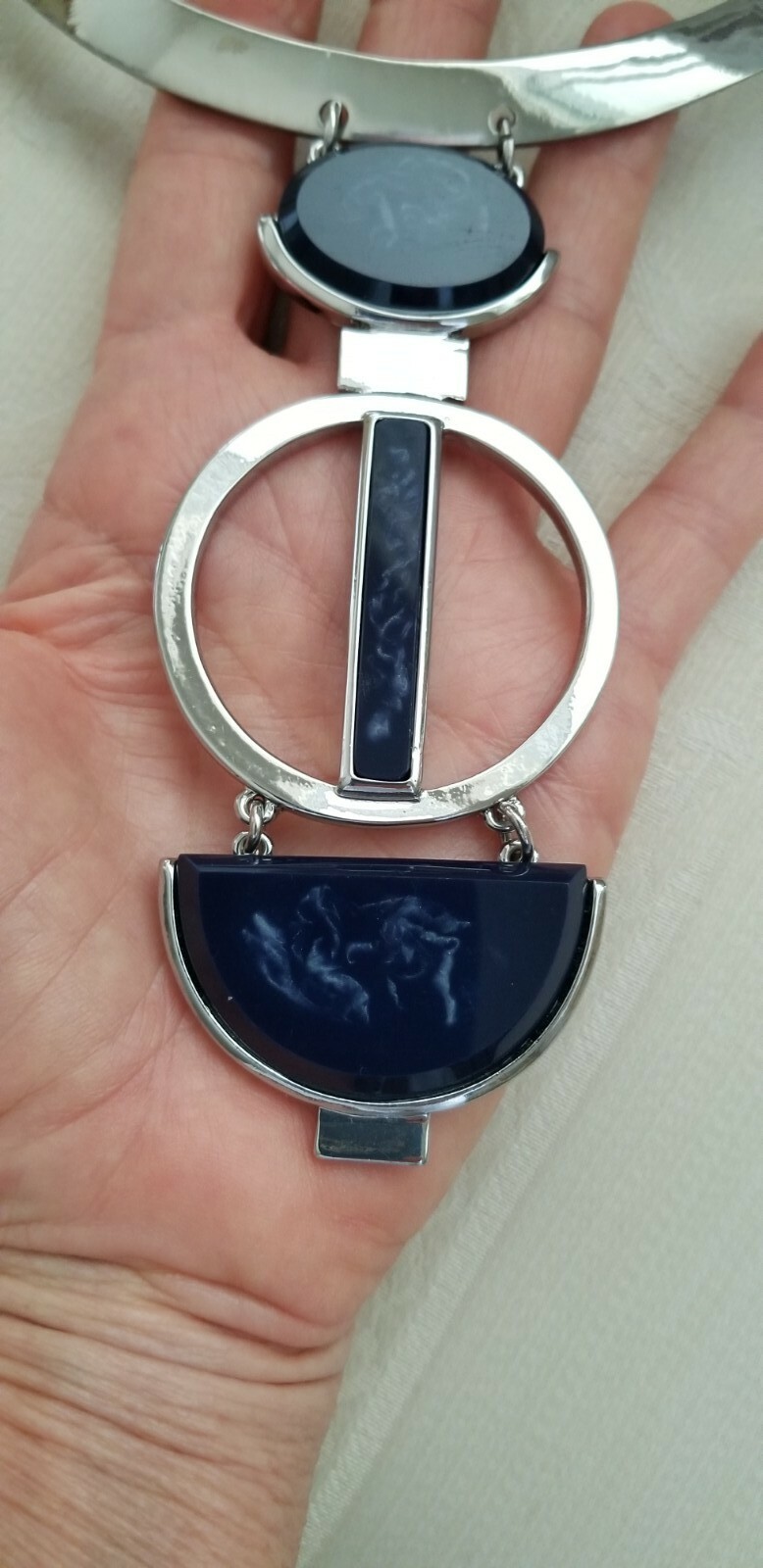 UNIQUE CHICOS LARGE MODERNIST STATEMENT NECKLACE … - image 4