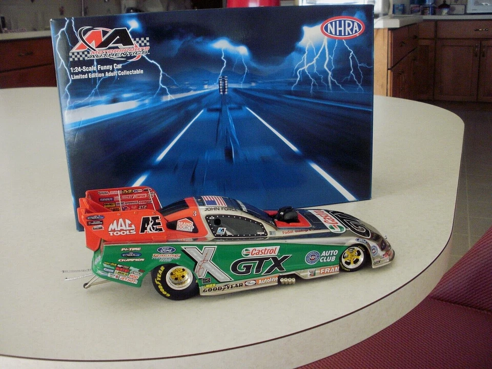 NHRA JOHN FORCE 1/24 2006 CASTROL GTX F/C CHAMPION CHROME 1/500 #435 + PIC - Image 4 of 4