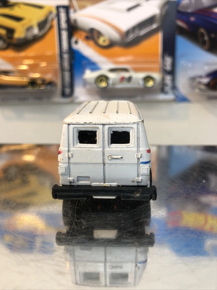 Chevrolet Custom Van 1/64 Diecast Blanco Chevy Líneas de Aire Universales Sin Marca Foto 4 de 4