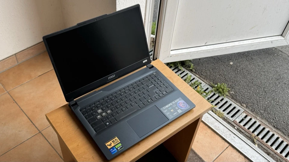 MSI Cyborg 15 . - Bild 2 von 4