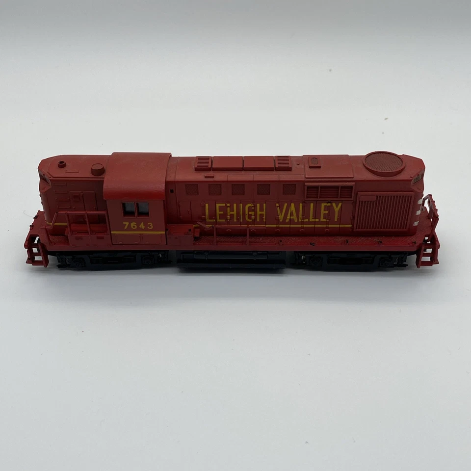 AHM Ho Scale Lehigh Valley Gp9 Diesel Locomotive 7643 For Train Set Layout - Image 4 of 4