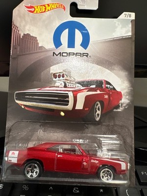 2018 Hot Wheels Walmart Exclusive MOPAR Series 7/8 '70 Dodge Challenger R/T Red