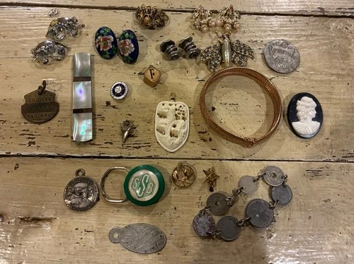 Small Lot Of Vintage Costume Jewelry Bracelet Brooch Pendant Earrings Pins