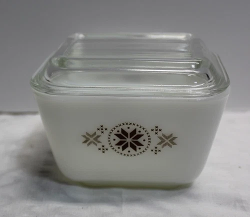 Vintage Small PYREX Refrigerator Dish W/ Lid Town & Country 1 1/2 Cup