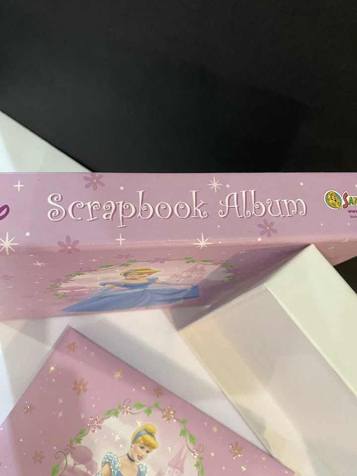 Álbum de recortes Sandy Lion Disney Princess 8x8 cubierta en relieve Foto 2 de 4