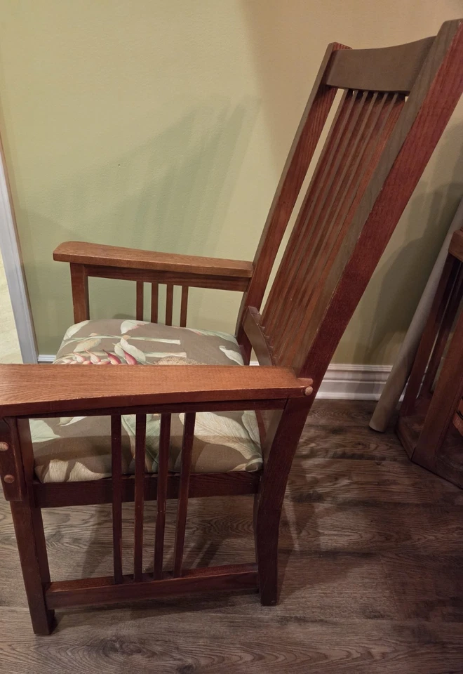 Mesa de comedor y 6 sillas Oak Mission Arts & Crafts de Bassett Furniture Foto 2 de 4