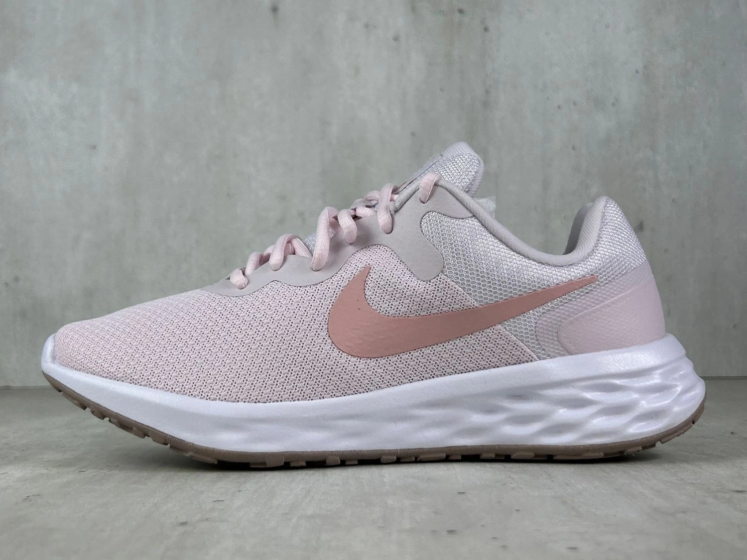 Nike W Revolution 6 NN size 37.5-38 women's sneakers shoes sports shoes pink DC3729