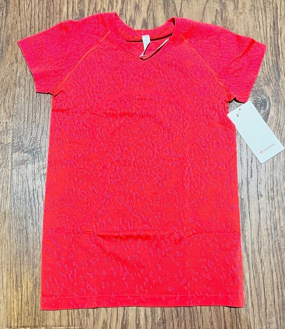 NEW Lululemon Swiftly Tech Short Sleeve 2.0 Covered Camo Red NEW Lululemon Swiftly Tech Short Sleeve 2.0 Covered Camo Red