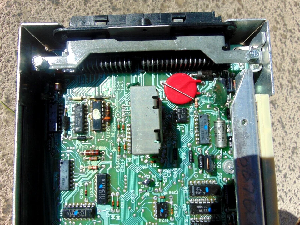 1985 Chevrolet Corvette 5,7 л A/T ECU ECM модуль управления двигателем 88999128 OEM - Изображение 4 из 4