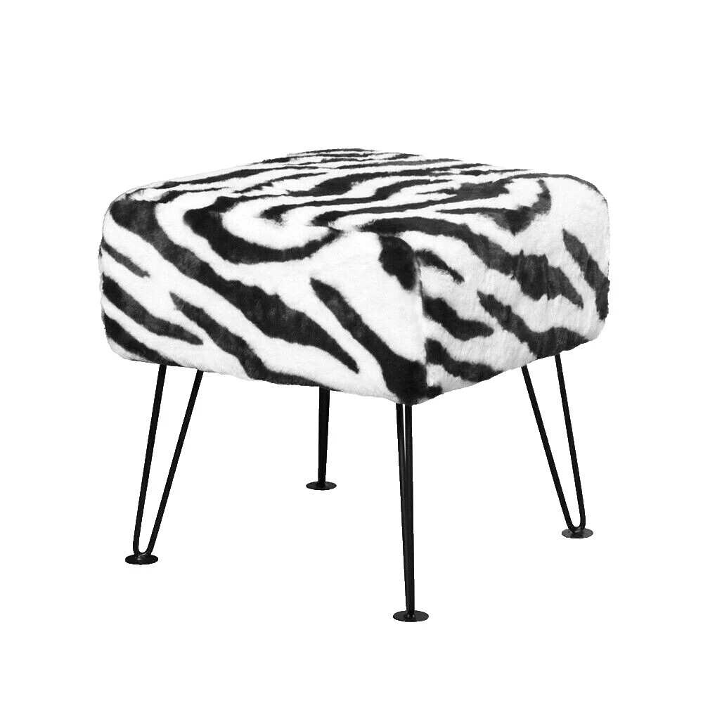 Оттоманки, скамейки для ног и пуфы с анималистичным принтом