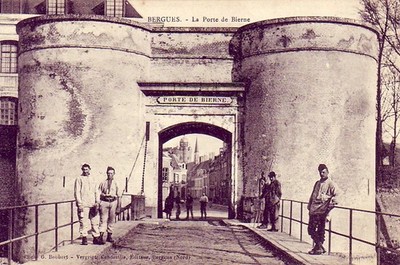 CPA 59 Flandern ca. Dünkirchen Coudekerque BERGUES Porte de Bierne. 1910er Jahre
