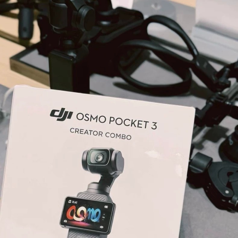 New DJI Osmo Pocket 3 Creator Combo 1 Inch CMOS Pocket Gimbal