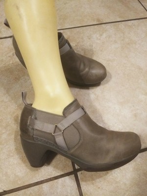 olive green ladies shoes