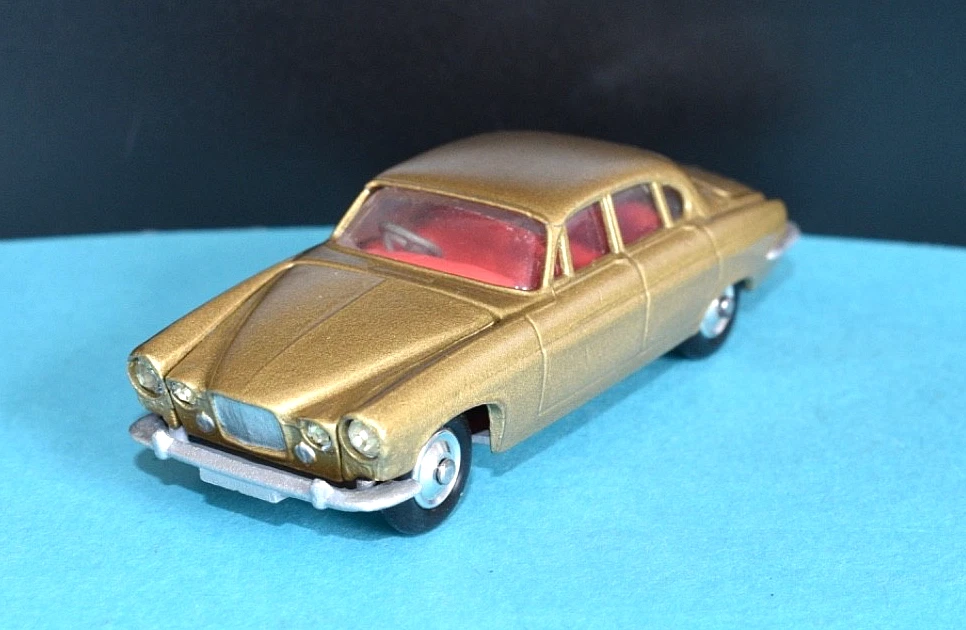 Corgi Toys Jaguar Mark X Saloon 238 Miniature 1/43 Collection
