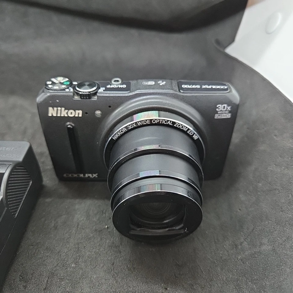 Nikon Coolpix S9700 Digital Camera – 30x Zoom – w/Battery & Charger - Image 2 of 4