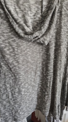 Womens. Volcom. Size 12. Medium. Gray. Light Weight Cardigan - Picture 5 of 6
